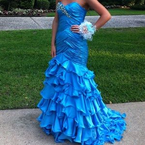 Mac Duggal Prom dress size 4